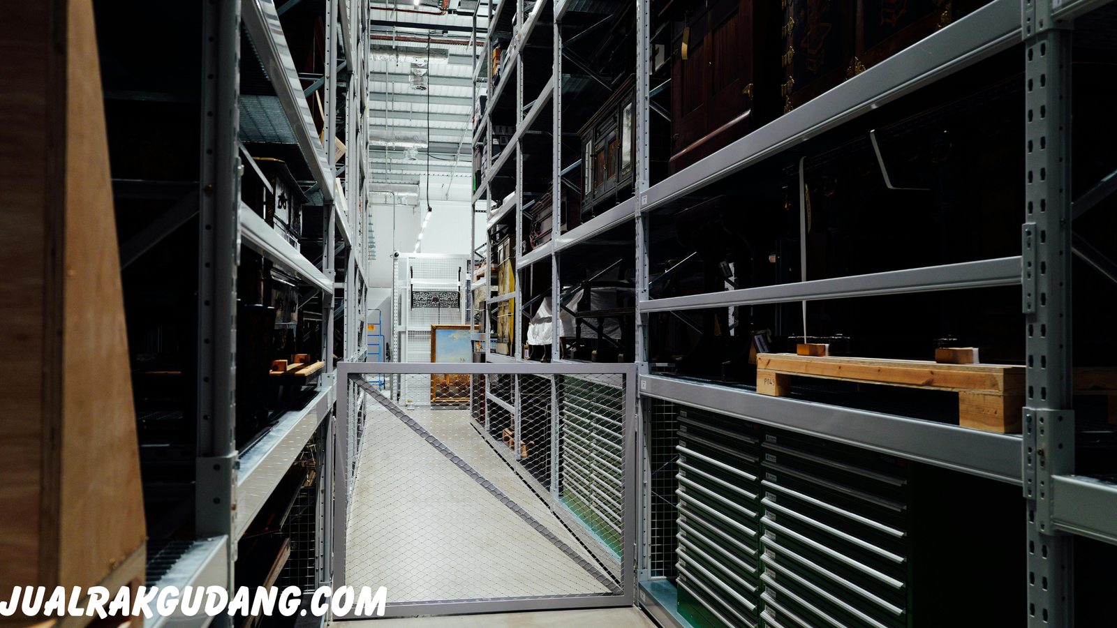 Mengenal 4 Jenis Rak Industri: Selective Pallet, Drive-In, Cantilever, dan Mezzanine